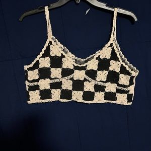 Knitted crop top black and tan